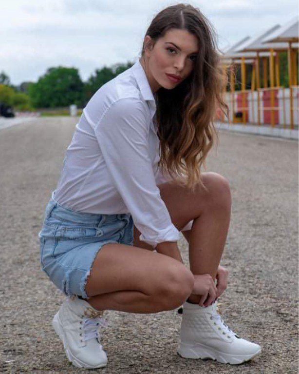 ΓΥΝΑΙΚΕΙΑ ΑΝΔΡΙΚΑ ΠΑΠΟΥΤΣΙΑ ΣΕΡΡΕΣ24